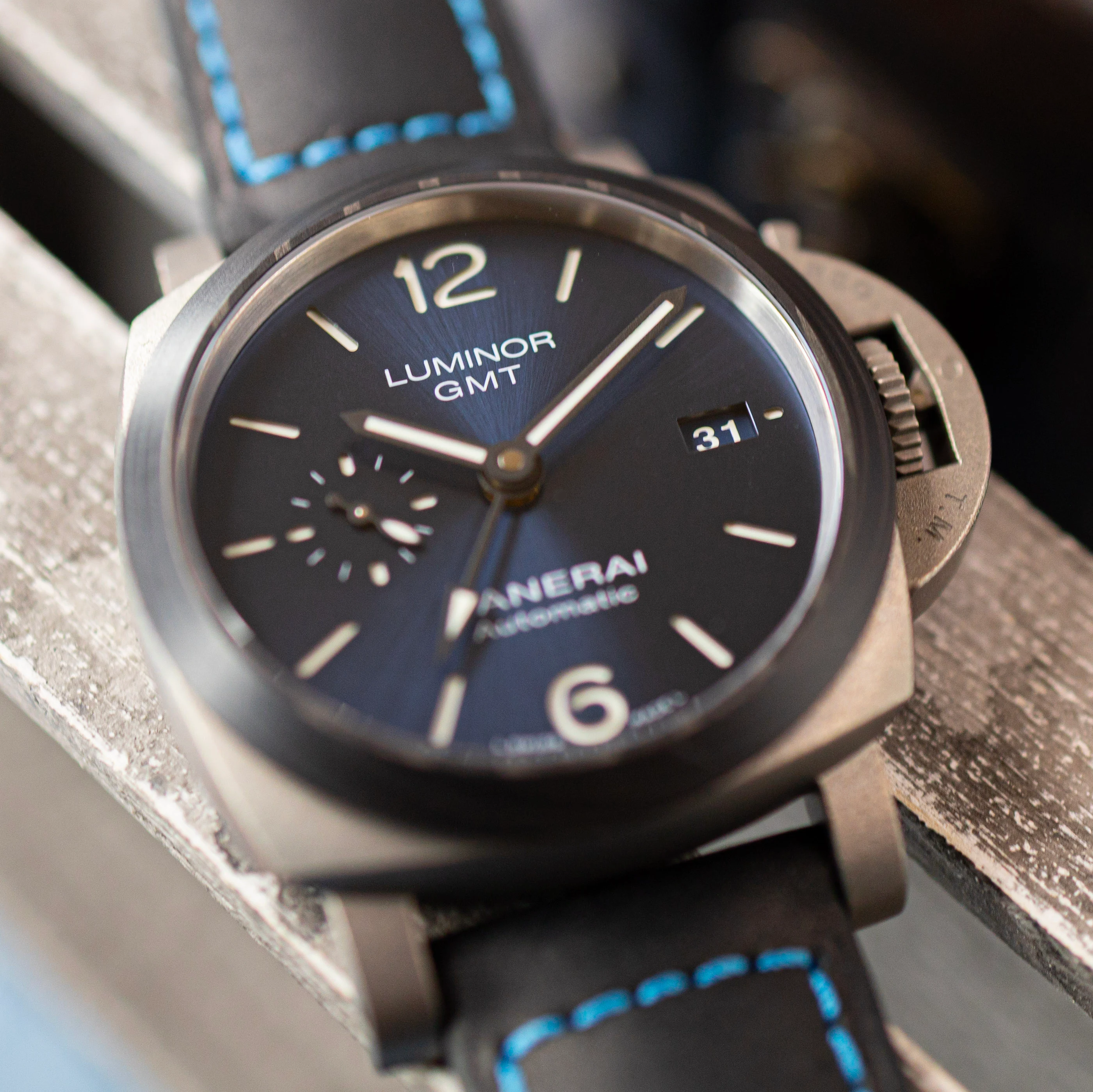 Panerai Luminor GMT Blue Dial Carbotech Titanium - Image 4