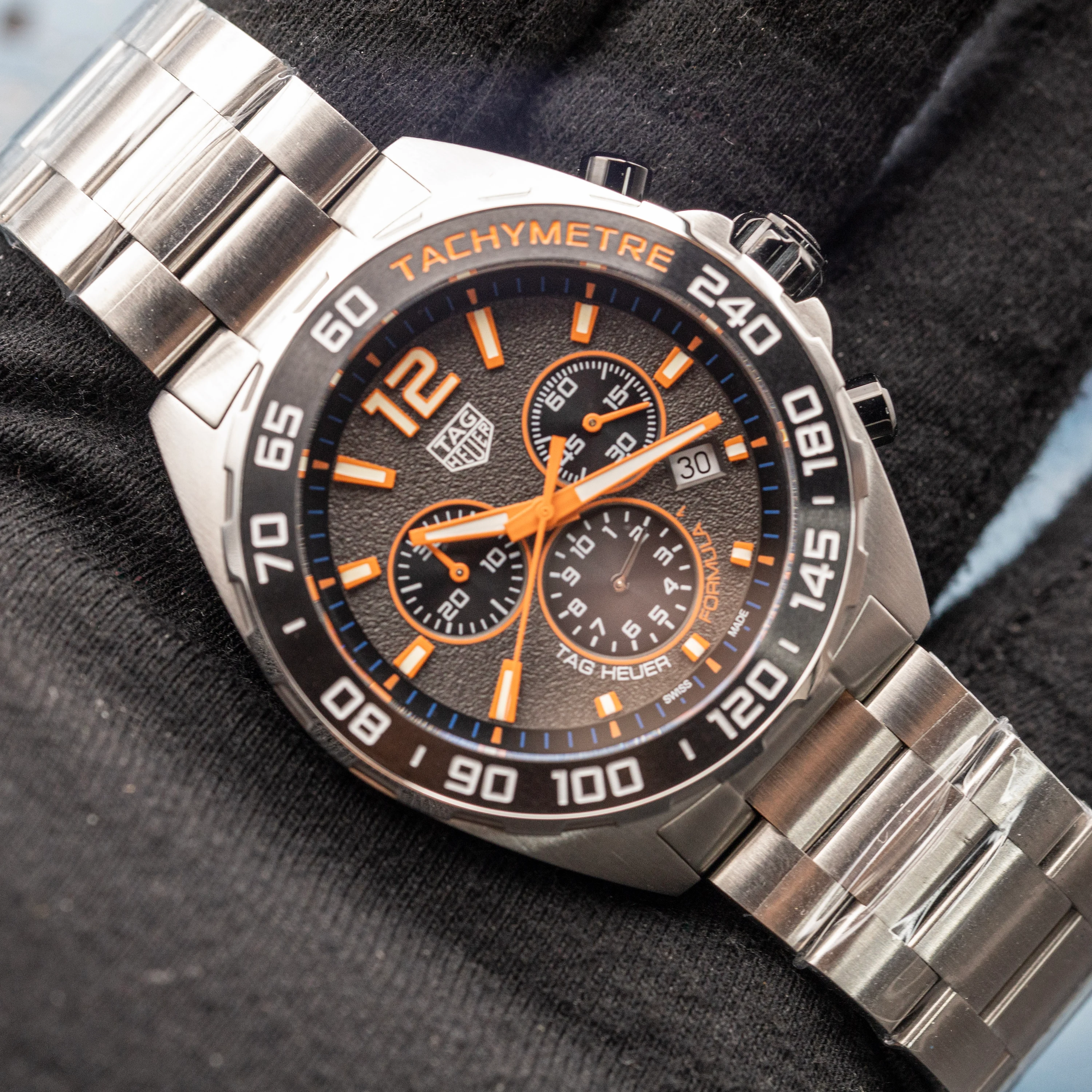 TAG Heuer Formula 1 Quartz Chronograph - Image 9