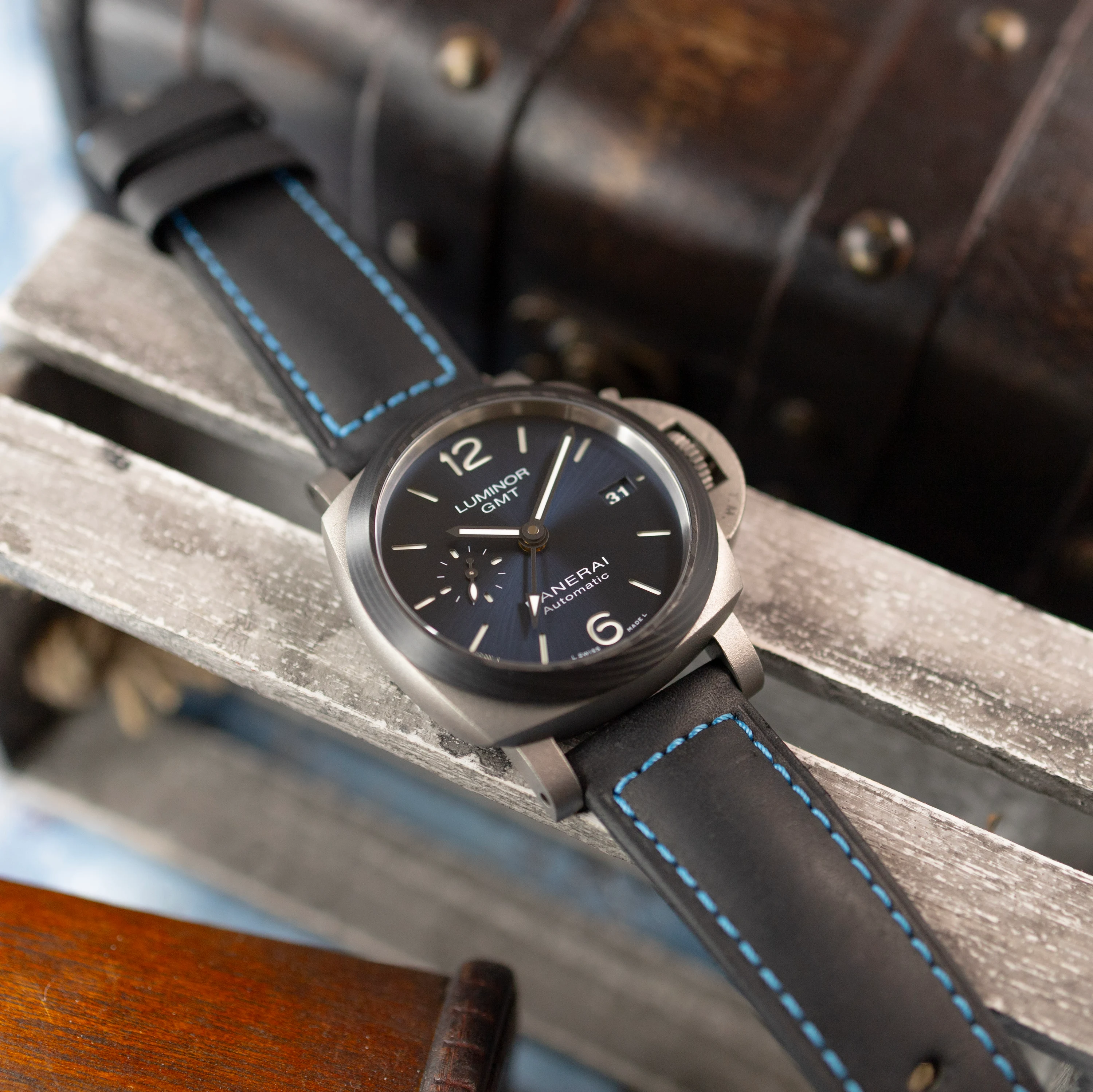 Panerai Luminor GMT Blue Dial Carbotech Titanium - Image 6