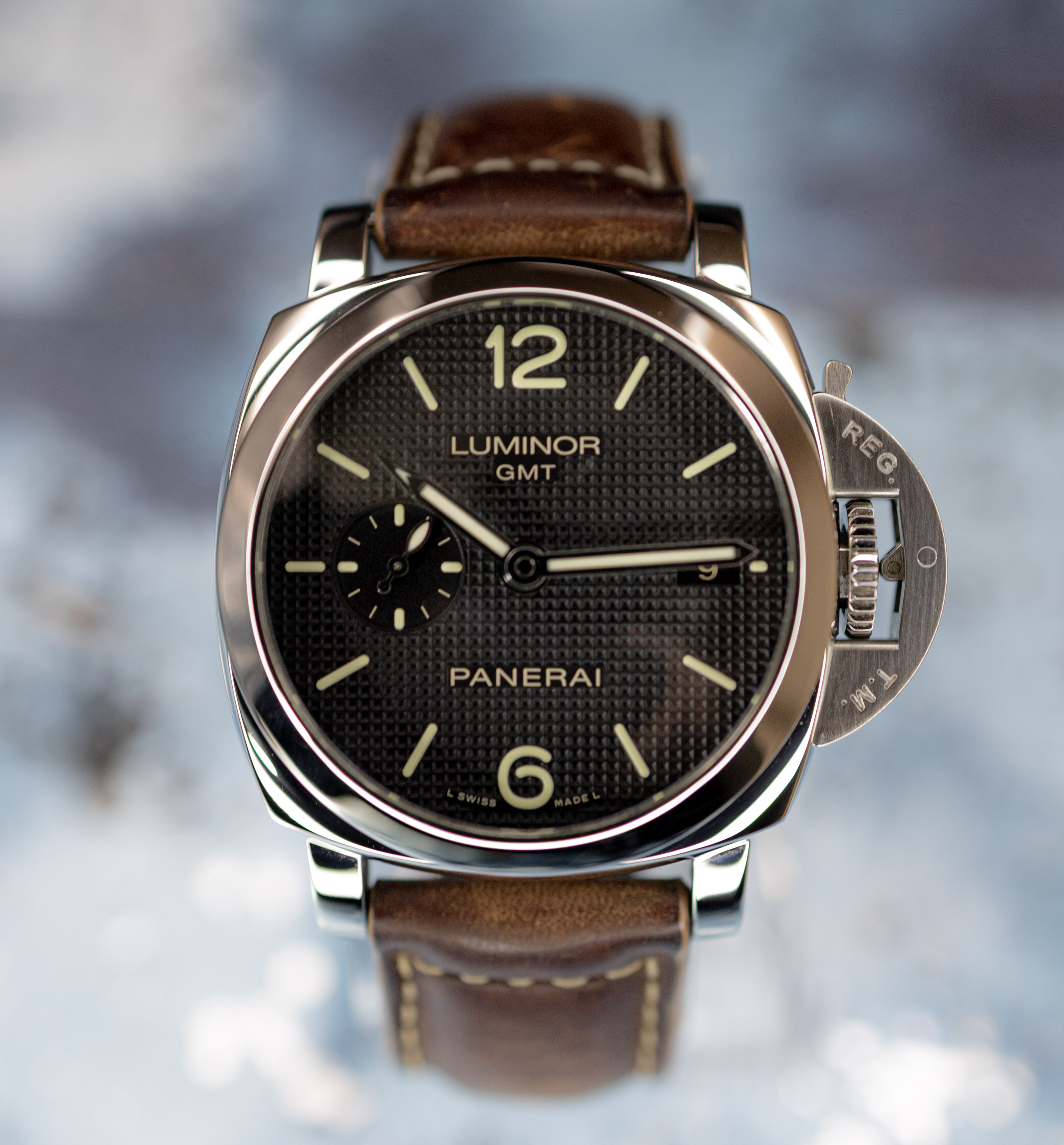 Panerai Luminor 1950 3 Days GMT Hobnail