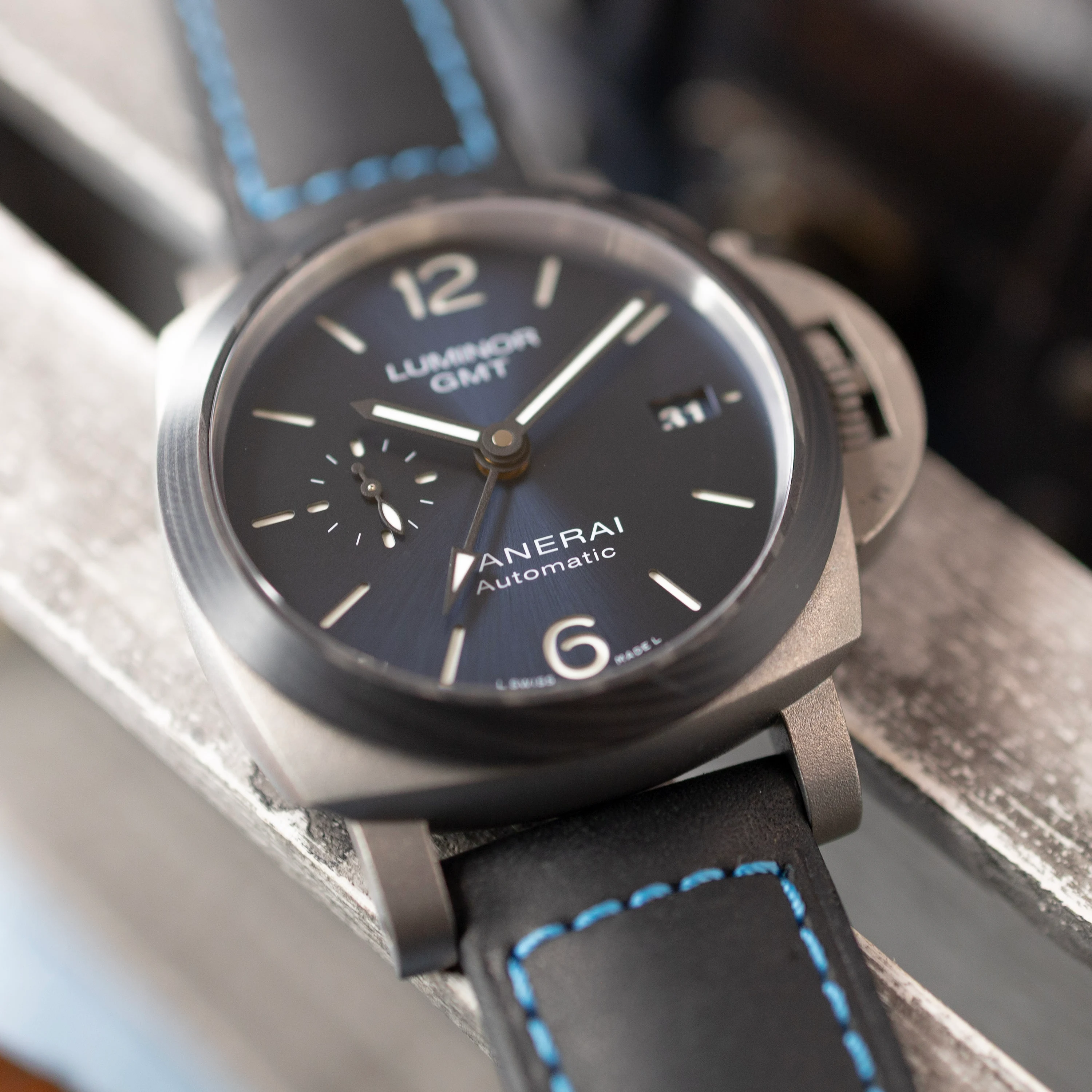Panerai Luminor GMT Blue Dial Carbotech Titanium - Image 3