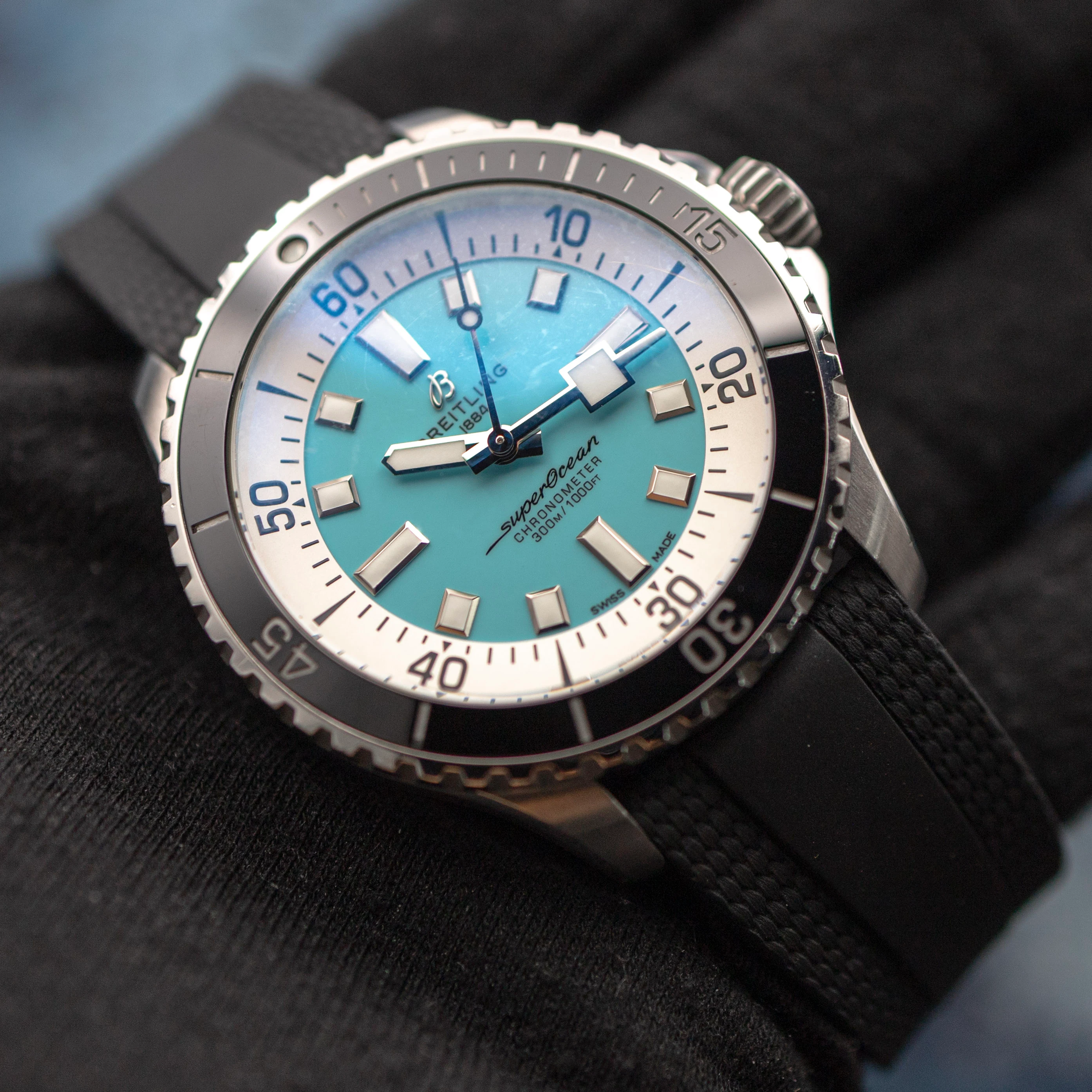 Breitling Superocean Automatic 44 (Turquoise) - Image 13