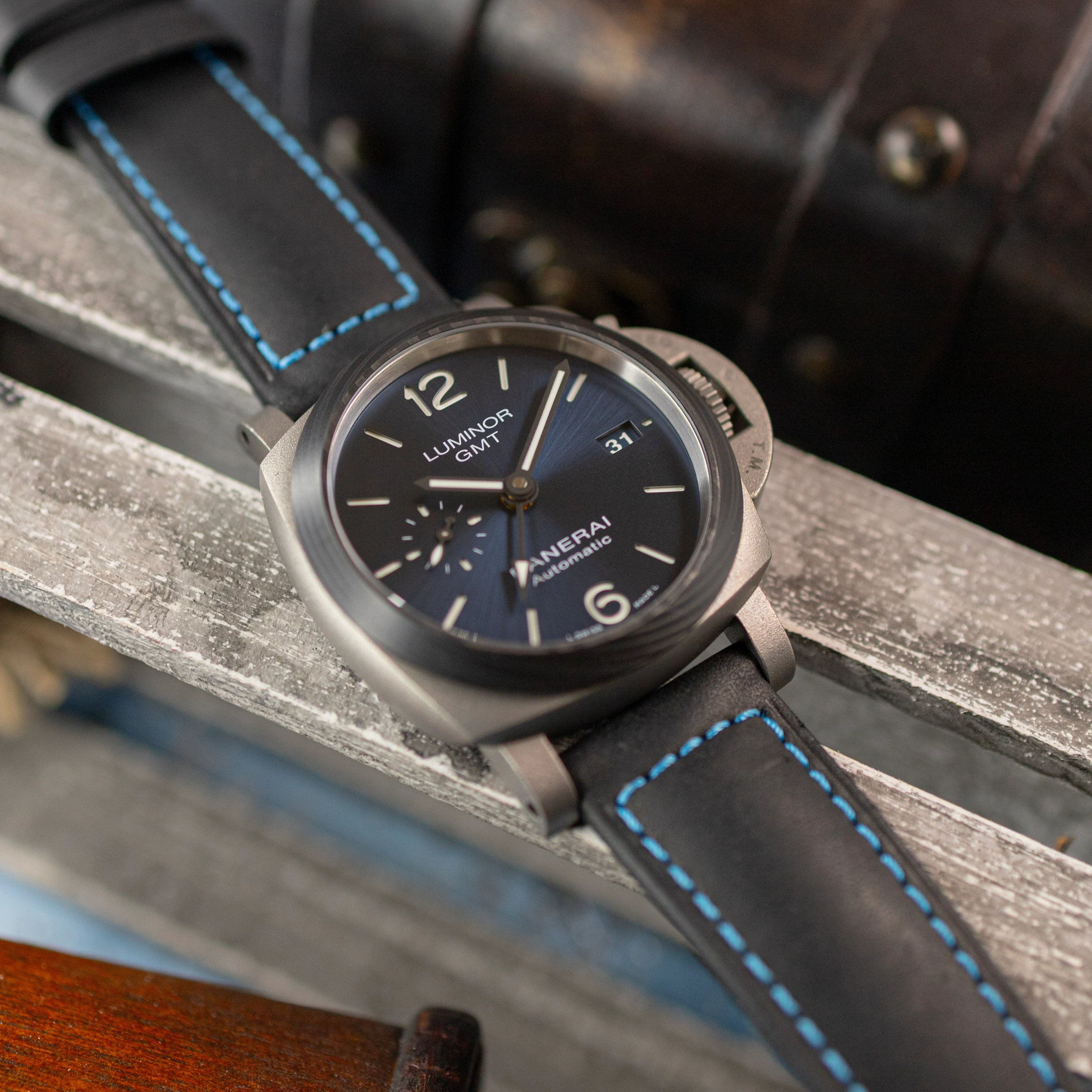 Panerai Luminor GMT Blue Dial Carbotech Titanium - Image 5
